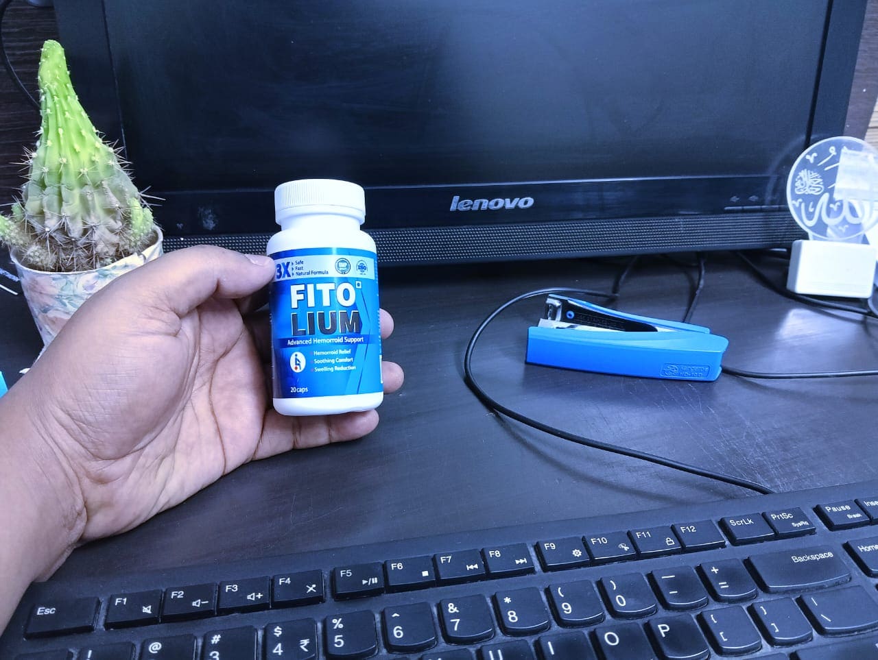 Fitolium capsules with ingredients label